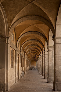 哥特体素材结构体历史的石意大利卢卡镇的一座拱形通道建筑位于意大利卢卡市背景