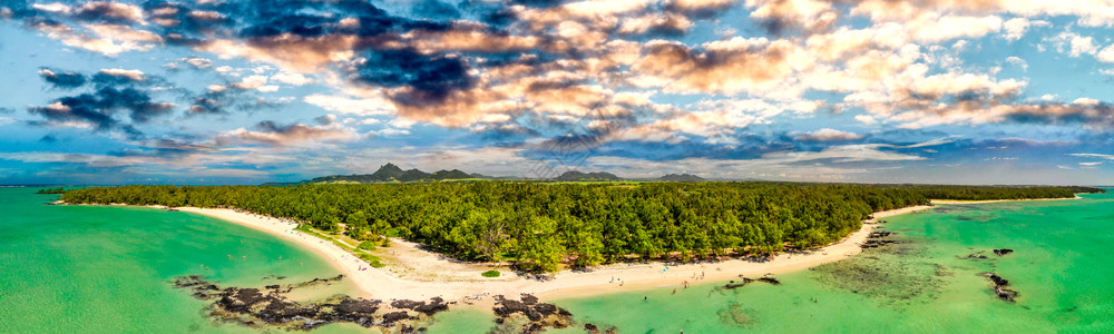 莫里斯岛IleAuxCerfs毛里求斯美丽的海岸线空中景象伊莱课程背景