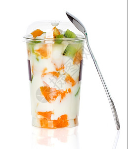 新鲜的饮食杯中含果子的酸奶碗图片