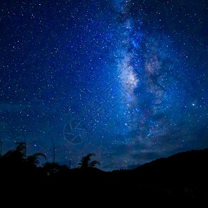 夜晚的灿烂星河图片