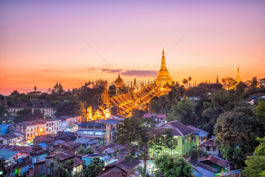 缅甸与Shwedagon塔台在黄昏时仰光天线宝塔城市宗教的图片