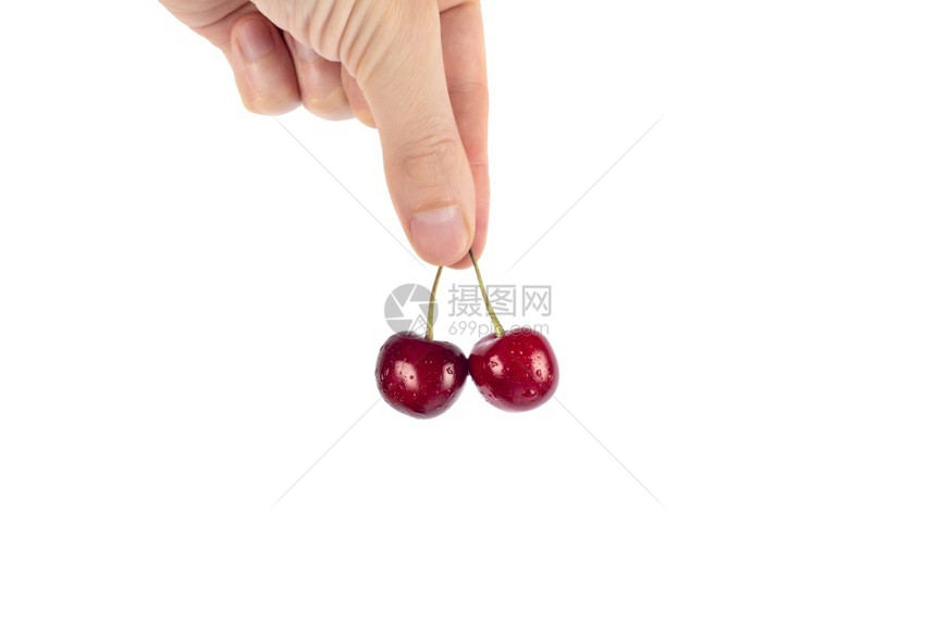 保持维他命素食主义者手握着两只甜樱桃白底孤立在色背景上夏美红莓横旗图片