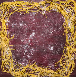 复制生活面粉线条框架红色木制生锈背景最上视图文字位置的原始面食新鲜图片