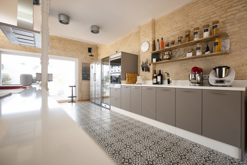 台面现代亮清洁厨房室内豪华住宅装有不锈钢铁电器现代的家图片