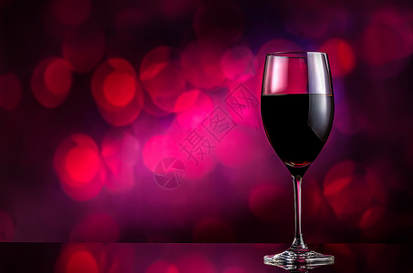 赤霞珠散景背中酒杯的红散景背中的红酒玻璃梅洛图片
