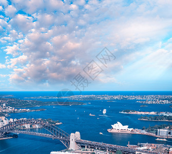 旅游澳大利亚城市标志悉尼港桥的空中观测澳大利亚屋高架图片