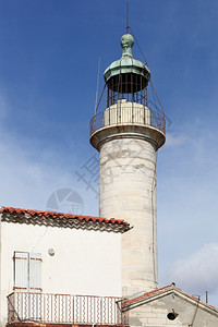 钓鱼信标法国GrauduRoi的灯塔港口高清图片
