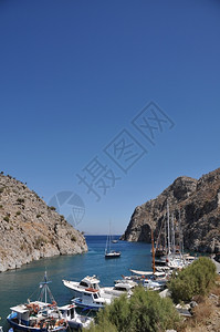 海景希腊卡利姆诺斯美丽的希腊群岛港口海岸蓝色的高清图片