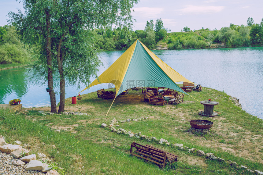 漂浮的拉脱维亚城市塞西拉托维亚Cesis市活动水公园绿和自然激活娱乐图片