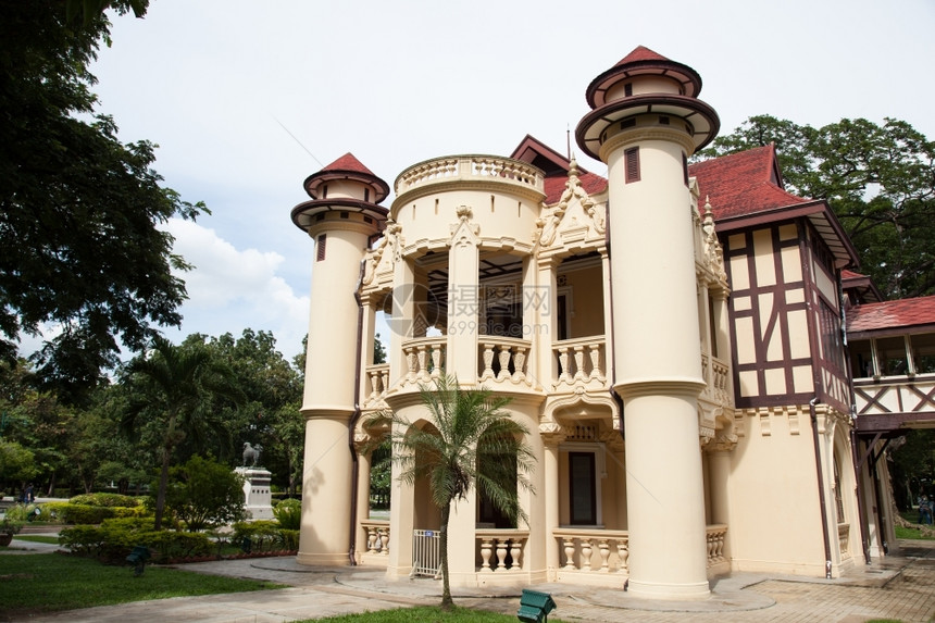 老的装饰品亚洲人NakhonPathom省宫殿这栋大楼是独一无二的图片