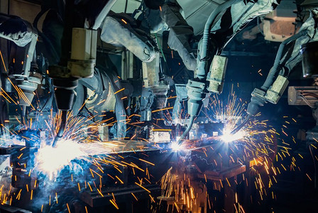 金属在职的汽车团队工业机器人在厂焊接了图片