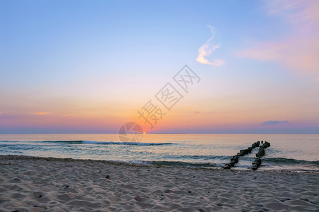 海边的夕阳天空是紫色夕阳天空是紫色海边夕阳夏天加里宁格勒海浪图片
