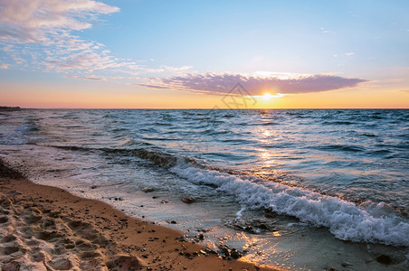 粉色的阳光晚上海边夕阳天空是紫色夕阳天空是紫色海边夕阳图片