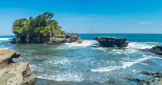 丹那海岸印度尼西亚巴厘岛海神庙全景拍摄观图片