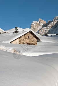意大利北部冬季雪天景象图片