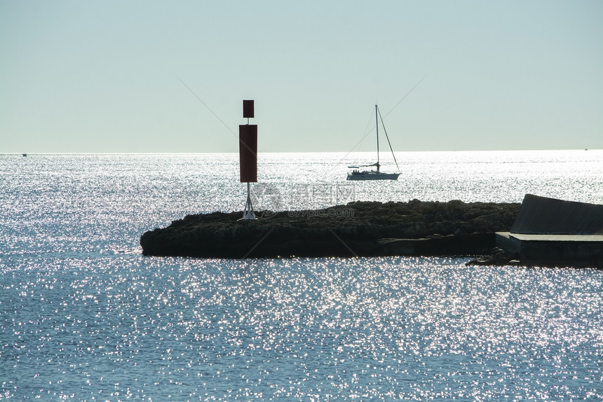 马略卡岛蓝色的冷静12月在西班牙马洛卡Mallorca西班牙马洛卡Mallorca和码头Pirport图片