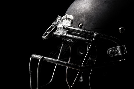 黑色背景的足球头盔蓝色轮廓游戏图片