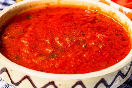 吃配料土制番茄酱紧贴传统生菜碗白色的图片
