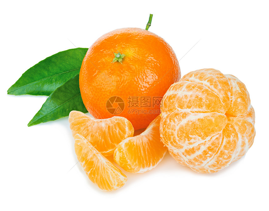 卫生保健水果皮肤成熟的普通话与叶子特写在白色背景图片