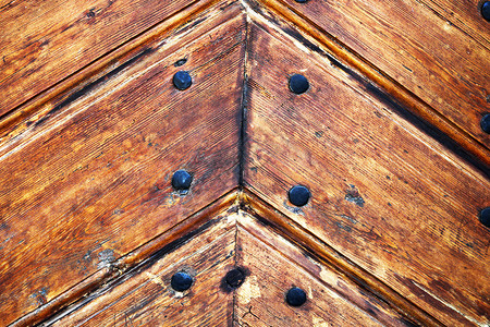 家细的木制门采石板质风化头图片