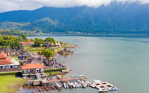 乌伦印度尼西亚巴厘岛Beratan湖UlunDanu寺庙空中吸引力蓝色的图片