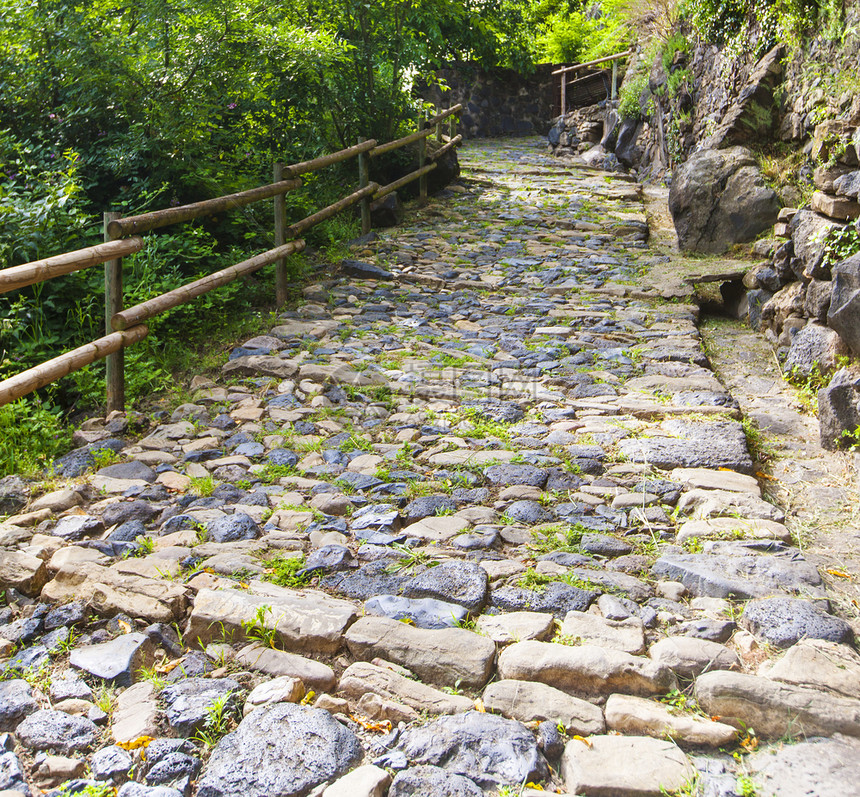 优质的旅行老石路图片