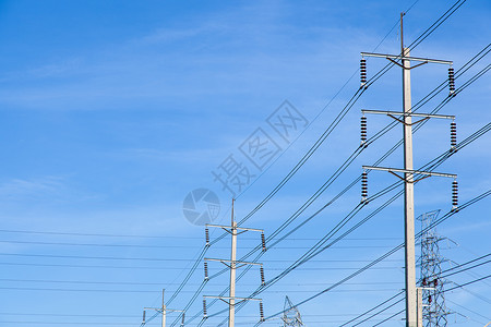 精力充沛天空后方电线的源绳索环境塔图片