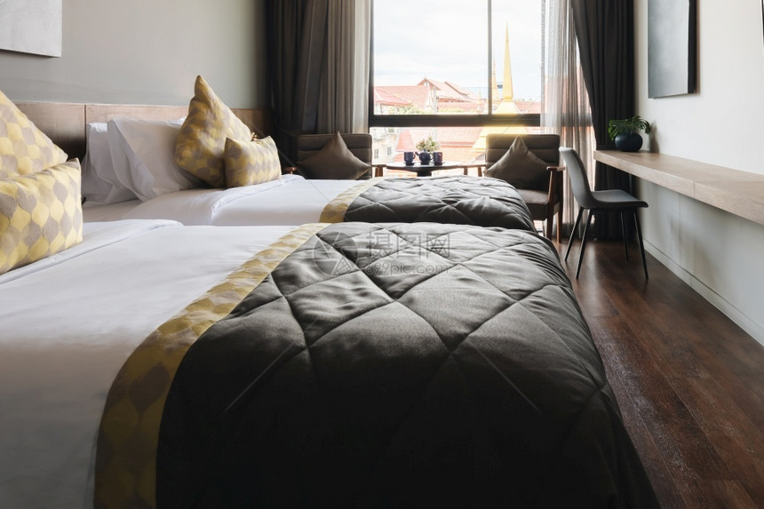 房间黑色和灰现代卧室内枕头装饰风格图片