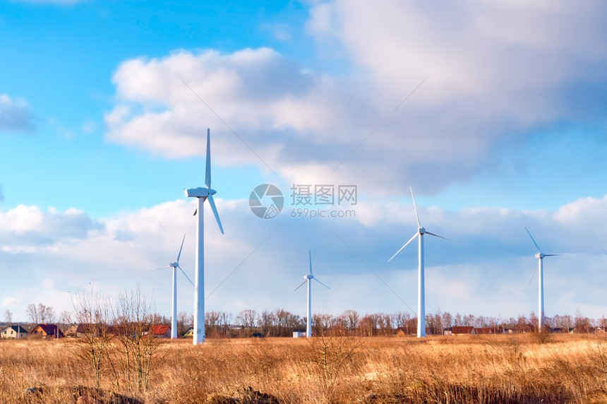 工业的田间风电场新耕田农业用地和风力涡轮机农业用地和风力涡轮机田间风力发电场新耕地无人机自然图片