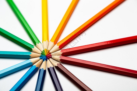 五彩缤纷的彩色铅笔组合图片