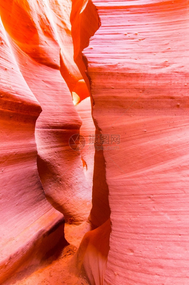 旅游砂岩明亮的美国亚利桑那州Page附近纳瓦霍保留地的AntelopeCanyon图片