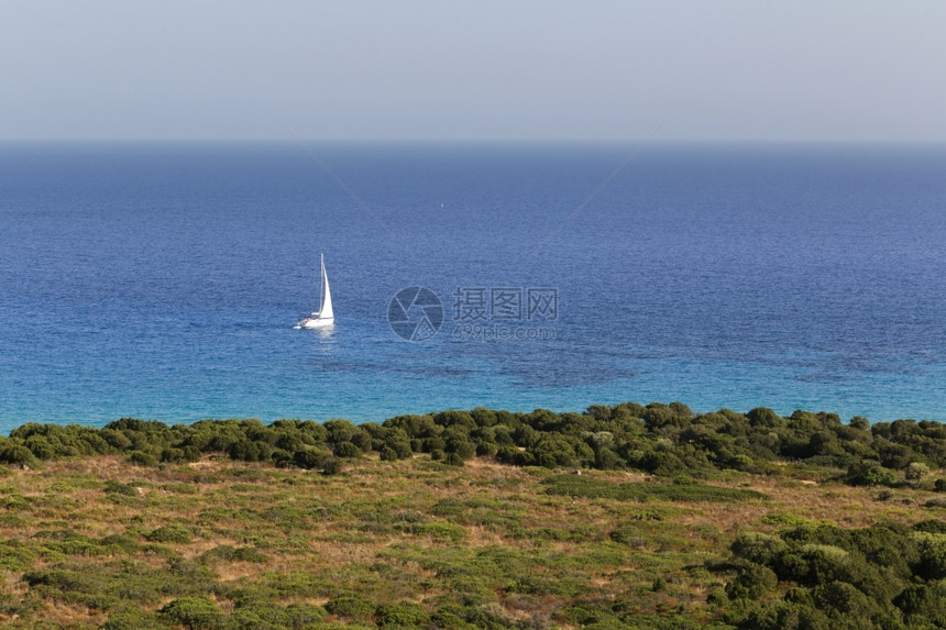 SpiaggiadiPortoSaRuxi撒丁岛美妙的海滩看法天际线白色的特乌拉达图片
