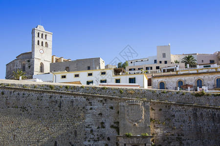 伊比沙岛天空水船拥有大教堂和旧城巴利阿里群岛的伊比萨镇Eivissa背景