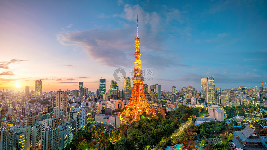 东京市风景与日暮时东京塔区夜晚日本图片