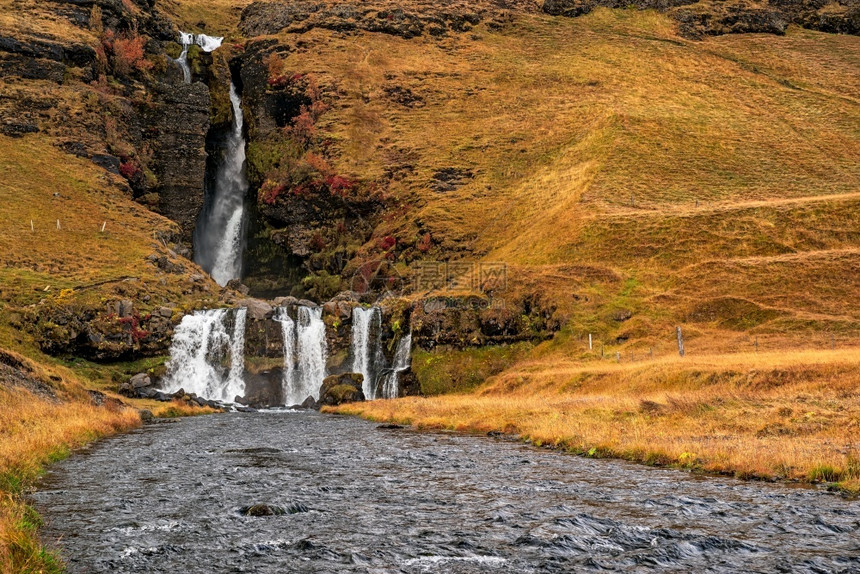 夏季的Gluggafoss瀑布也称为冰岛Thorsmork附近的Merkjarfoss冰岛夏季的瀑布草目地欧洲图片