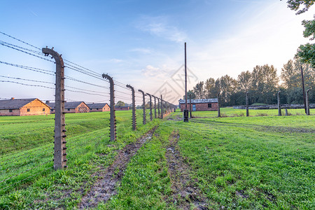 镇监狱火葬场奥斯威辛集中营内带刺铁丝网的电栅栏图片
