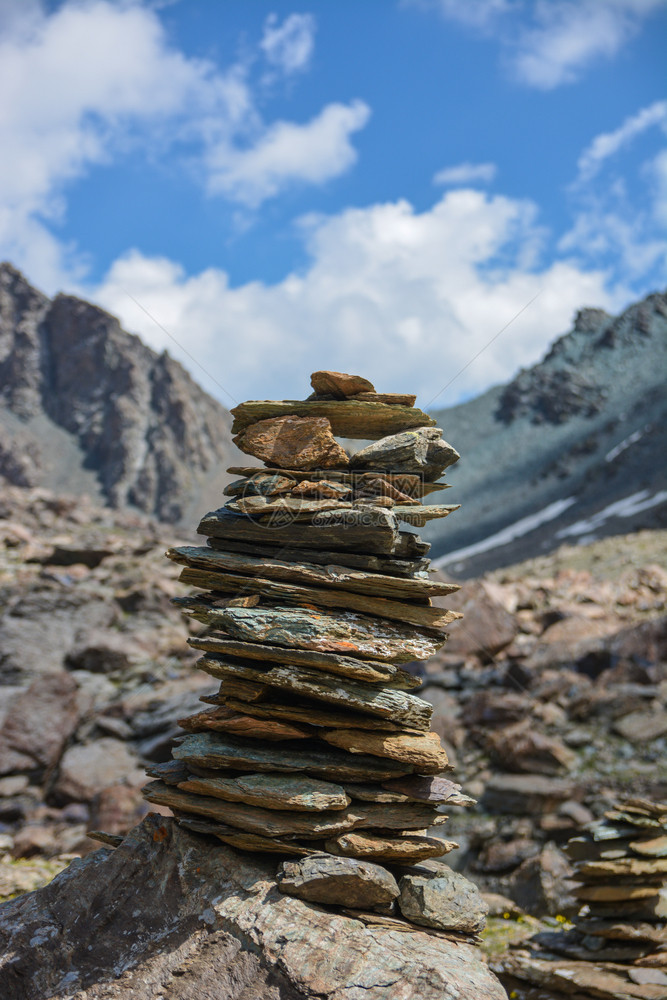 远足范围山丘高的岩堆自然之旅卵石图片