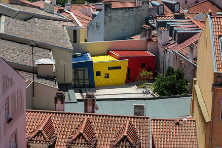 葡萄牙语家欧洲的葡萄牙里斯本屋顶和楼宇间多彩结构图案图片