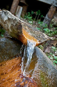 自然泉水背景图片