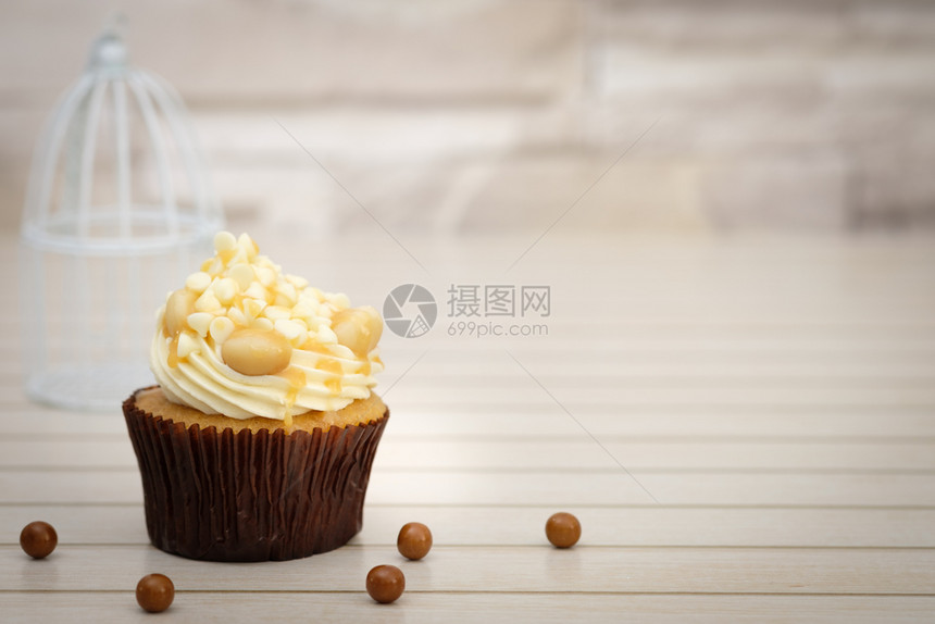 Cupcake饼的装饰美极了光亮明AF点选择卡路里自制棕色的图片