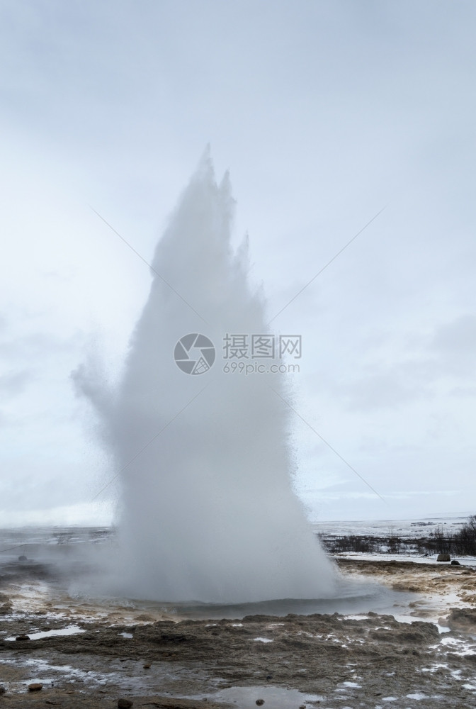 间歇泉王子岛屿冰原上的热水喷泉罗托鲁瓦图片