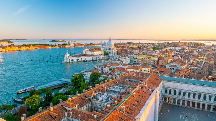 旅行威尼斯市景天际从意大利日落时的顶端看欧洲英石图片
