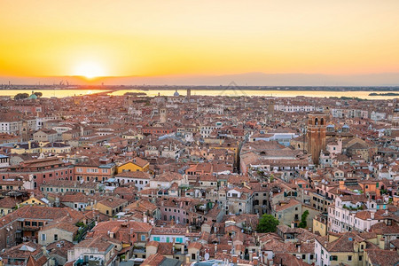 封锁放弃天线威尼斯市景际从意大利日落时的顶端看图片