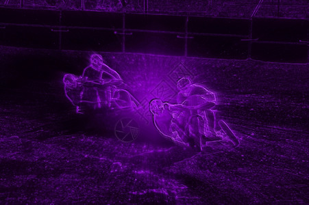 滑动详细的弯曲土路边车摩托赛手的抽象紫色霓虹灯图像背景