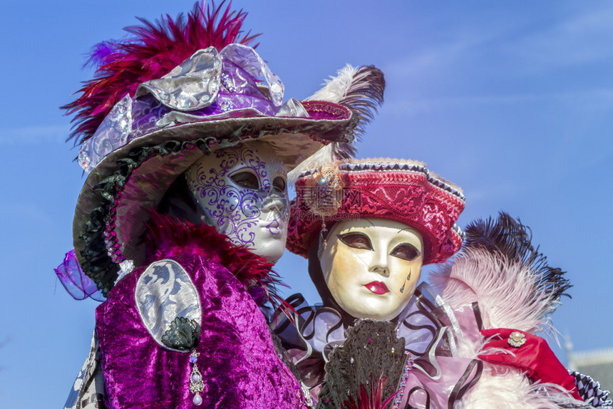 威尼斯人们法国安妮西节传统嘉年华面具奥内西节两种传统的狂欢节面罩法国裙子图片