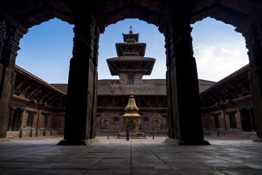 历史帕坦杜巴广场的皇宫尼泊尔游客宗教的图片