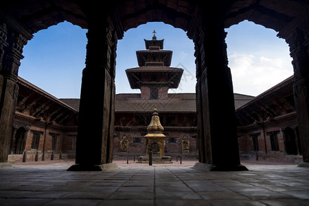 历史帕坦杜巴广场的皇宫尼泊尔游客宗教的高清图片