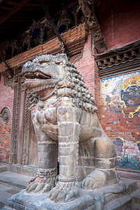 镇帕坦杜巴广场的皇宫尼泊尔旅行雕像图片