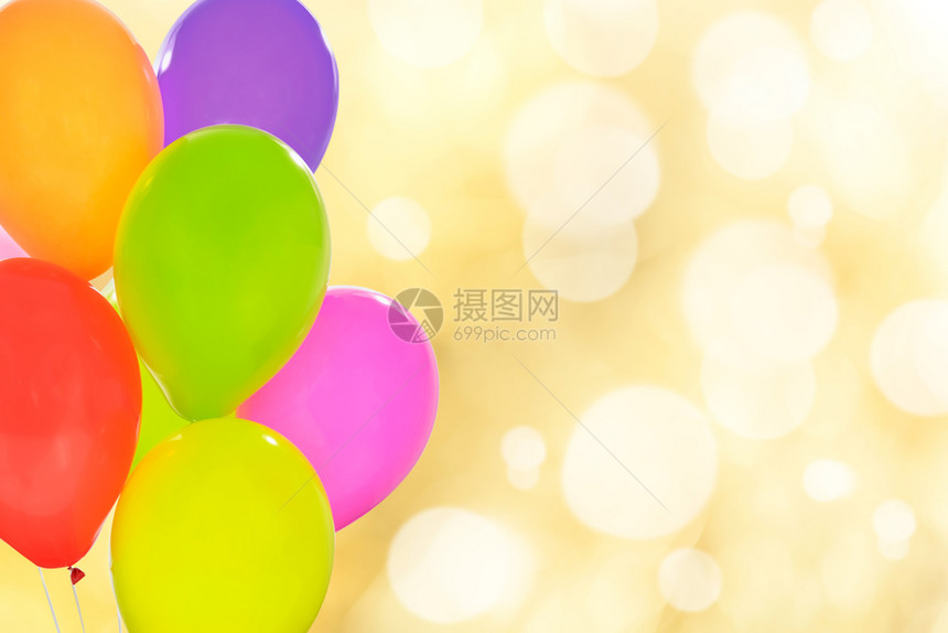 党装饰概念以亮黄色背景和bokeh效果复制空间混合彩色气球庆典散景假期图片