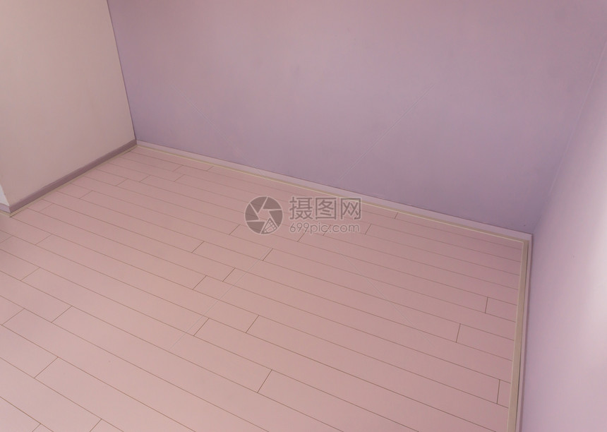 现代设计师颜色为粉和紫背景纹理的空房间正方形白的阁楼图片